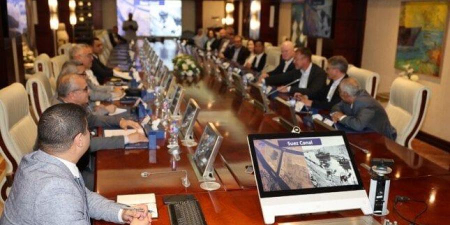 قناة السويس تعقد اجتماعًا مع الاتحاد الدولي للتأمين البحري لبحث التطورات الإيجابية بالملاحة بالمنطقة - الكويت الاخباري
