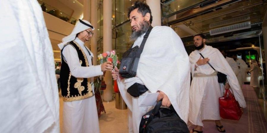 اكتمال وصول الدفعة الثانية من ضيوف برنامج خادم الحرمين 1053 حاجًا وحاجة من 76 دولة - الكويت الاخباري