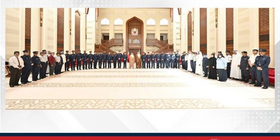 يبلغ عددهم 57 من الضباط والأفراد والمدنيين.. وزير الداخلية يطمئن على إجراءات سفر بعثة الوزارة للحج ويؤكد على توفير جميع الاحتياجات اللازمة - الكويت الاخباري