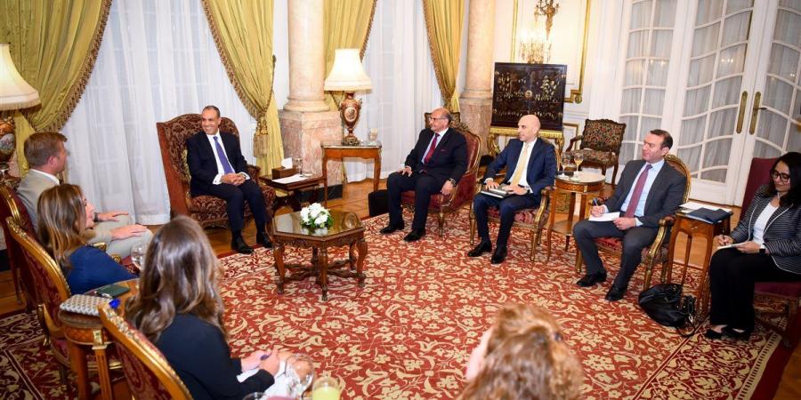 وزير الخارجية والهجرة يلتقي السيناتور "تيم شيهي" عضو لجنة الخدمات العسكرية بمجلس الشيوخ الأمريكي - الكويت الاخباري