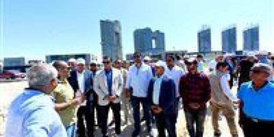 وزير الإسكان يتفقد كومباند مزارين والممشى السياحي وأعمال تجهيز الشاطئ بمدينة العلمين الجديدة - الكويت الاخباري