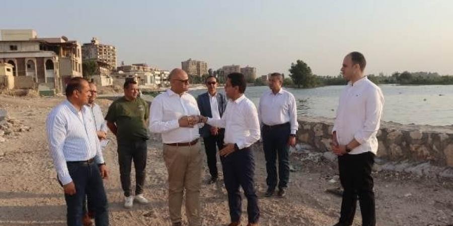 محافظ القليوبية ورئيس جامعة بنها يتفقدان ممشى أهل مصر لبحث إنشاء جدارية لتاريخ وأعلام المحافظة - الكويت الاخباري