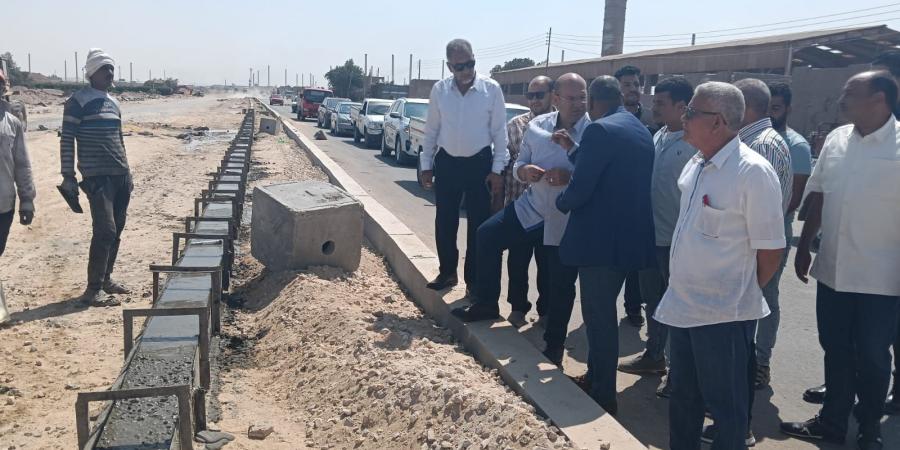 رفع معدلات التنفيذ.. نائب محافظ الجيزة يتابع أعمال رصف طريق 21 بنطاق مركزي الصف وأطفيح - الكويت الاخباري