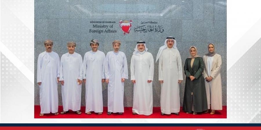 وكيل وزارة الخارجية للشؤون القنصلية والإدارية يجتمع مع رئيس مكتب التحول الرقمي بوزارة خارجية سلطنة عُمان - الكويت الاخباري