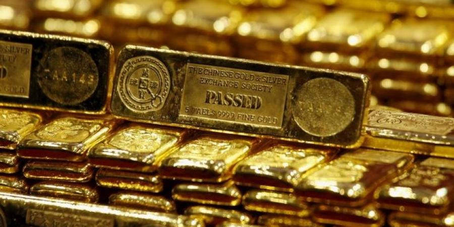 الذهب يتراجع تحت ضغط الدولار والتوترات تدعم النفط - الكويت الاخباري