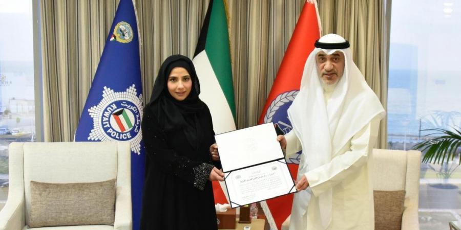 اليوسف كرم موظفة في «المعلومات المدنية» لتفانيها في العمل - الكويت الاخباري