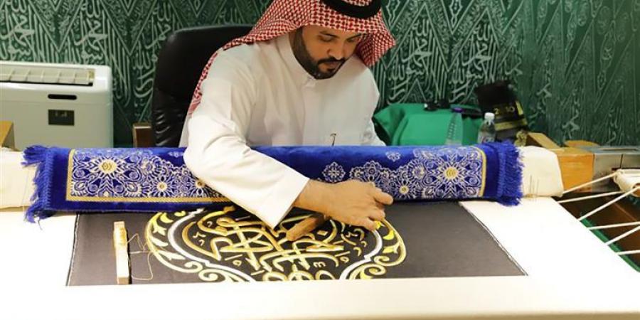 أغلى ثوب في العالم.. الجزيرة نت داخل مجمع الملك عبد العزيز لكسوة الكعبة - الكويت الاخباري