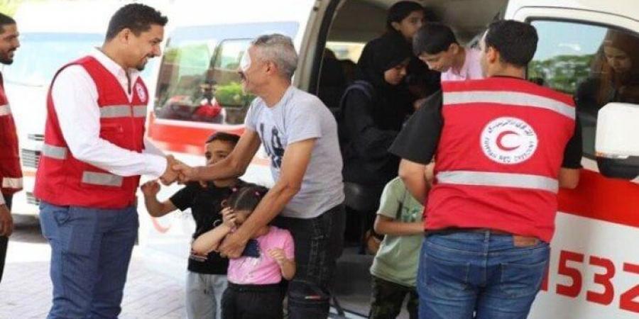 «الهلال الأحمر المصري» يوزع ملابس العيد على أطفال الأسر الفلسطينية والمصرية الأكثر احتياجًا - الكويت الاخباري