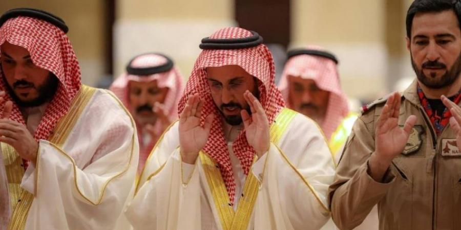 محافظ الخرج يؤدي صلاة عيد الأضحى مع جموع المصلين - الكويت الاخباري