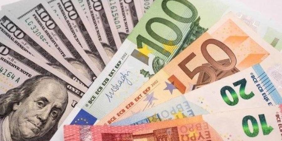 متوسط سعر العملات الأجنبية اليوم الجمعة.. الدولار يواصل التراجع - الكويت الاخباري