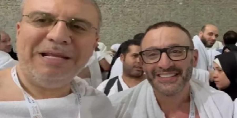 خلال رمي الجمرات عمرو الليثي يلتقي بـ أحمد السقا - الكويت الاخباري