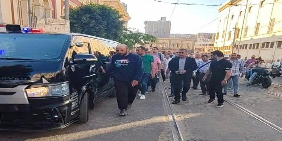 في جنازة مهيبة.. الآلاف يشيّعون جثمان محمود صلاح ضحية العاصفة الثلجية بالإسكندرية - الكويت الاخباري