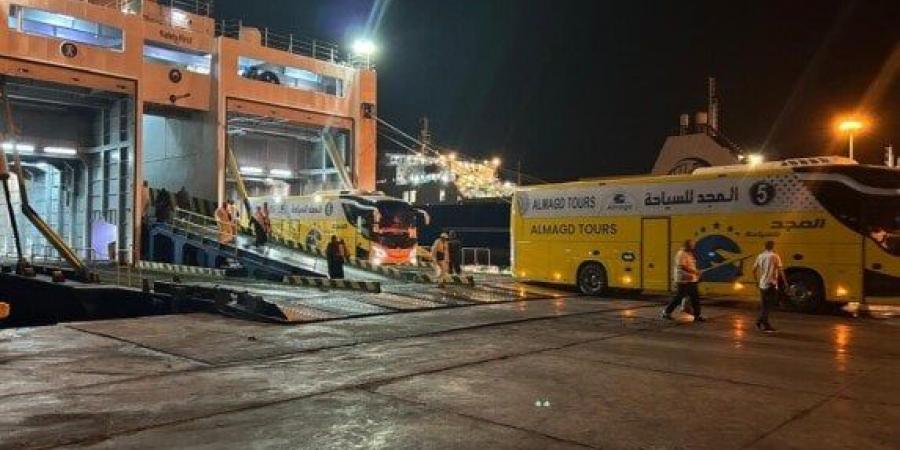 عودة أول فوج من حجاج البر عبر ميناء نويبع بإجمالي 295 حاجًا و8 باصات - الكويت الاخباري