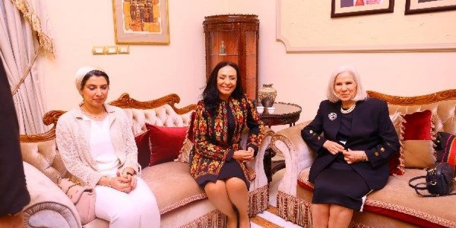 وزيرة التضامن تكرم السفيرة هيفاء أبو غزالة تقديرًا لجهودها في العمل الاجتماعي العربي - الكويت الاخباري