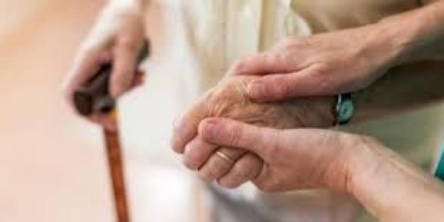 إمرأة تشتكي من عقوق ابنتها.. و داعية ترد: الأم حتى لو كانت كافرة يجب برها - الكويت الاخباري