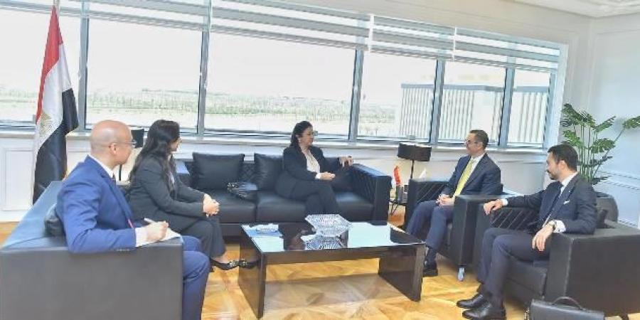 وزير الاستثمار يلتقي مسؤول  AXA العالمية العاملة في مجال التأمين - الكويت الاخباري