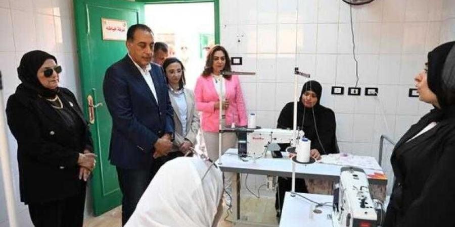 رئيس الوزراء يتفقد قافلة خدمية تقدم خدمات متنوعة لمواطني قرية ”زاوية صقر” بمركز أبو المطامير - الكويت الاخباري