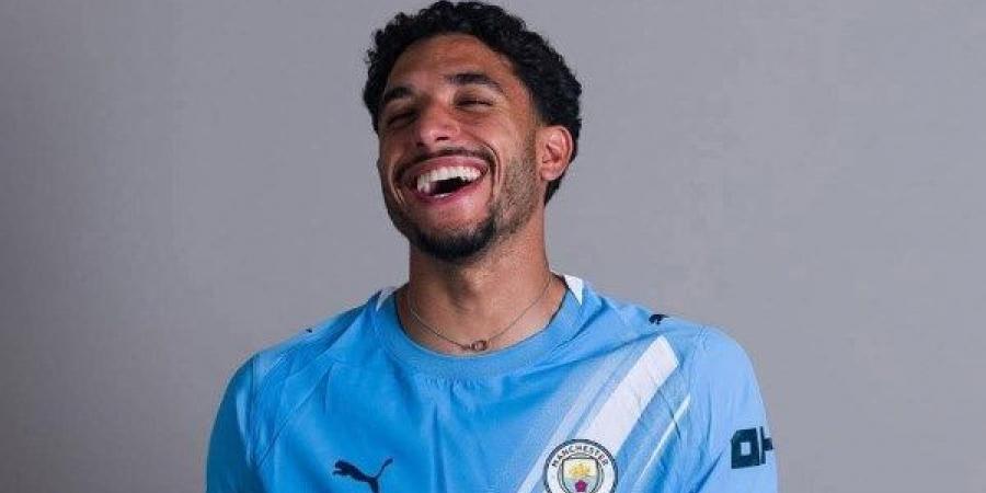 عمر مرموش في جلسة التصوير الرسمية لنادي مانشستر سيتي استعدادًا لكأس العالم للأندية - الكويت الاخباري