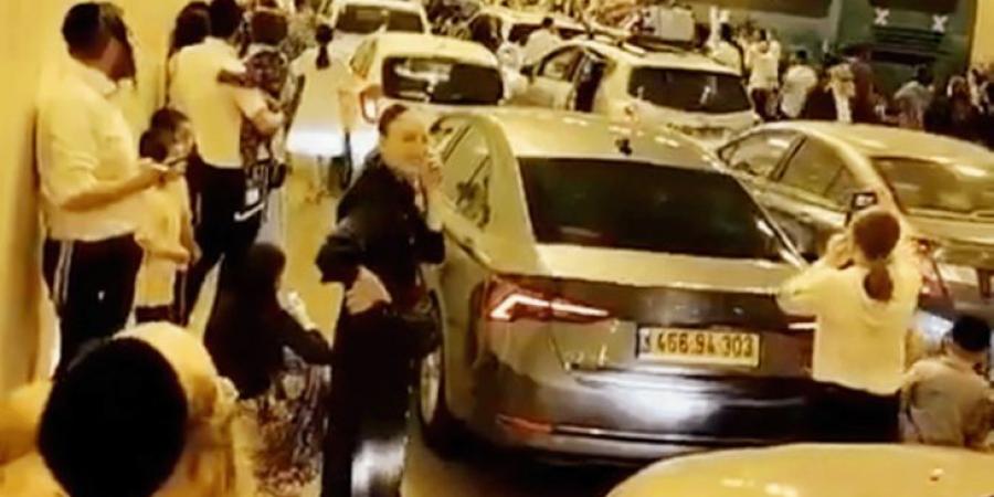 إسرائيليون يختبؤون من الهجوم الصاروخي الإيراني على حيفا - الكويت الاخباري