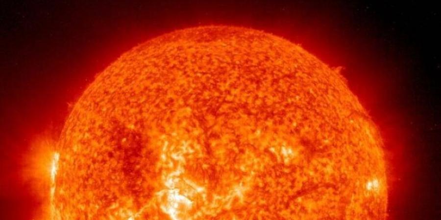 فلكية جدة: رصد توهج شمسي سبّب عاصفة جيومغناطيسية - الكويت الاخباري