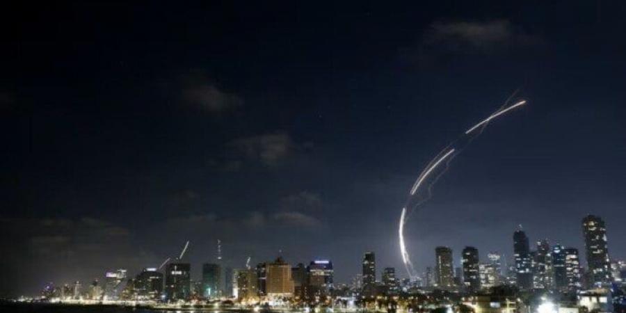جيش الاحتلال الإسرائيلي يعلن مهاجمة مواقع لإطلاق الصواريخ وسط إيران - الكويت الاخباري