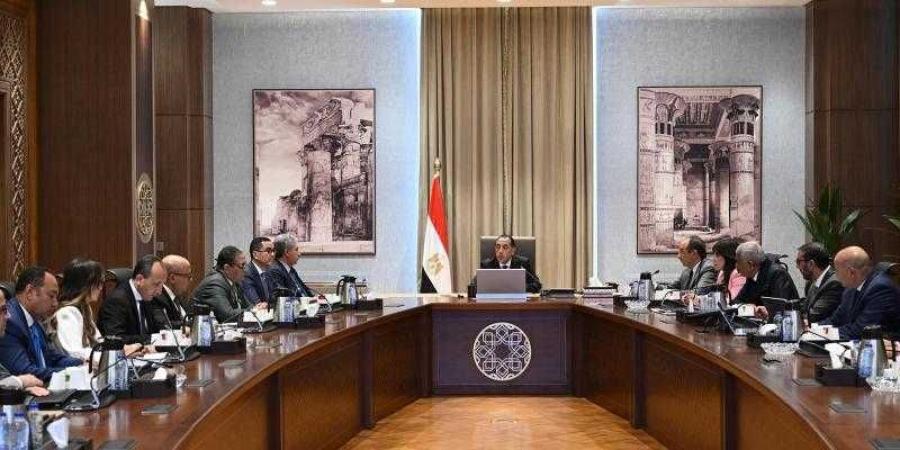 رئيس الوزراء يتابع خطط تطوير 7 فنادق تاريخية سبق طرحها ضمن برنامج الطروحات الحكومية - الكويت الاخباري