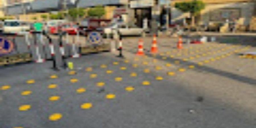 استجابة لمطالب المواطنين.. تركيب مطبات "عين القط" حديثة أمام مستشفى بنها الجامعي - الكويت الاخباري