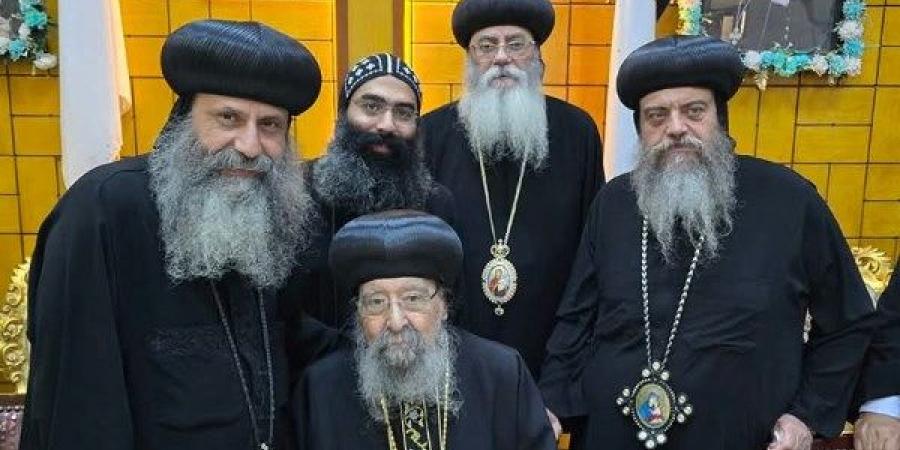 الأنبا بيجول يهنئ الأنبا ويصا باليوبيل الذهبي لسيامته أسقفا - الكويت الاخباري
