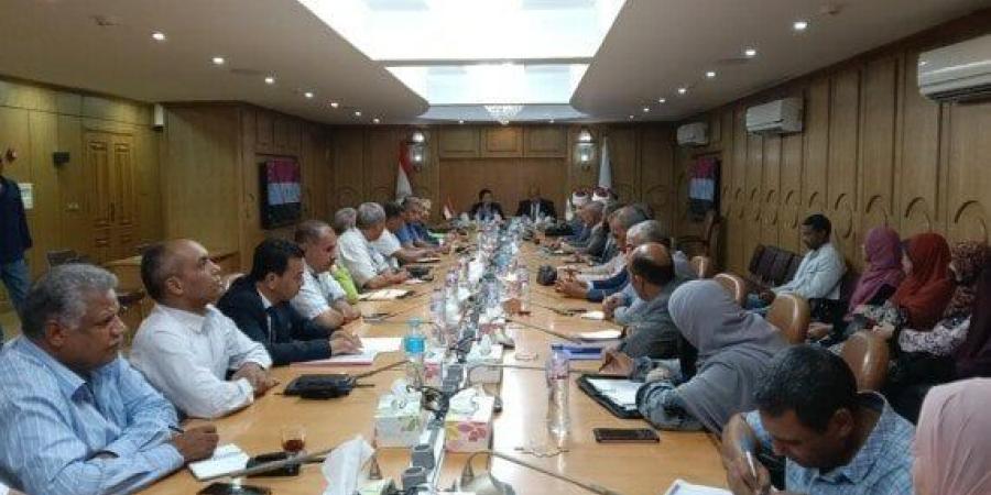 لجنة السكان بقنا تبحث التدخل السريع لمواجهة «النقاط الحمراء» بأبوتشت ودشنا - الكويت الاخباري