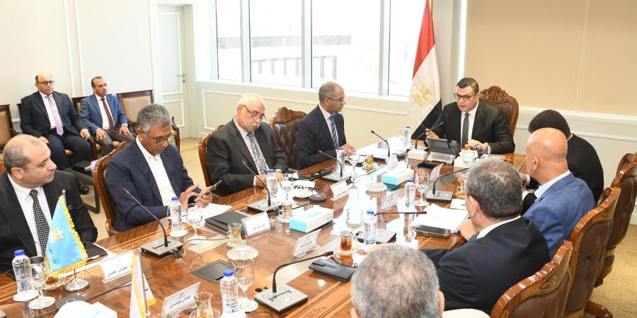 وزير الإسكان يتابع موقف محطات تحلية مياه البحر بالساحل الشمالي الغربي - الكويت الاخباري