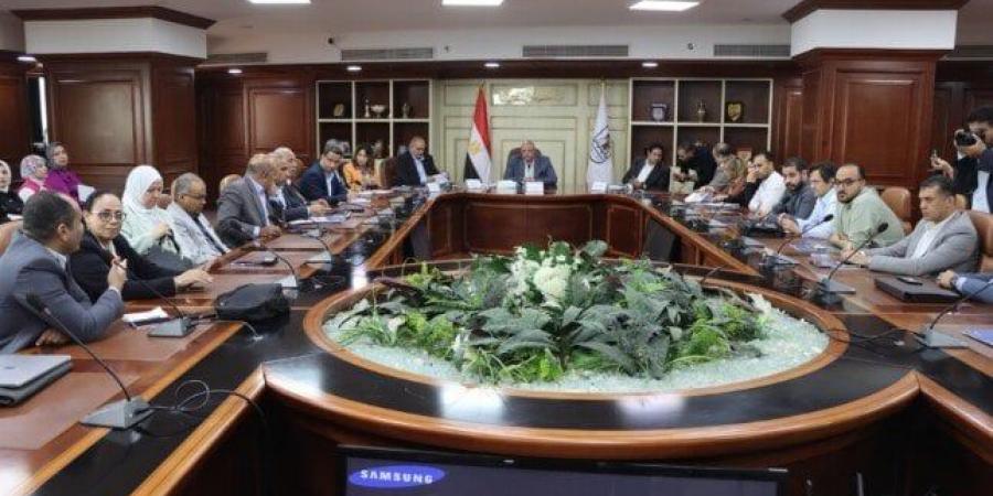 محافظ بني سويف يشهد جلسة حوار مع المستثمرين ضمن فعاليات النموذج الوطني للموازنة - الكويت الاخباري