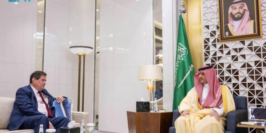 وزير الداخلية يودع السفير البريطاني ويستقبل العماني - الكويت الاخباري