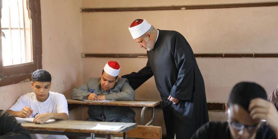 طلاب الثانوية الأزهرية يؤدون امتحان اللغة الإنجليزية .. اليوم - الكويت الاخباري