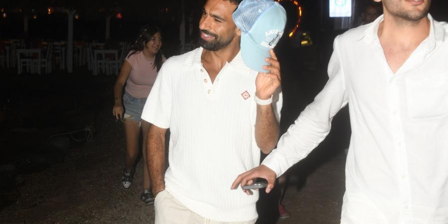 بالصور محمد صلاح يهرب من عدسات المصورين فى بودروم التركية - الكويت الاخباري