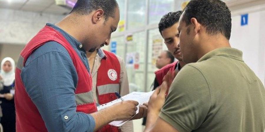 الهلال الأحمر المصري يواصل تقديم الدعم للمصابات وأسر ضحايا حادث الطريق الإقليمي - الكويت الاخباري