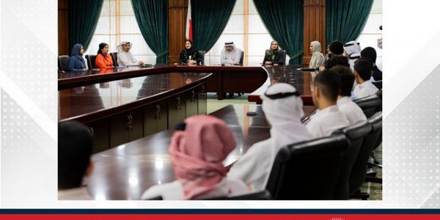 وزير التربية والتعليم يلتقي أوائل البحرين من المدارس الحكومية والخاصة الثانوية - الكويت الاخباري