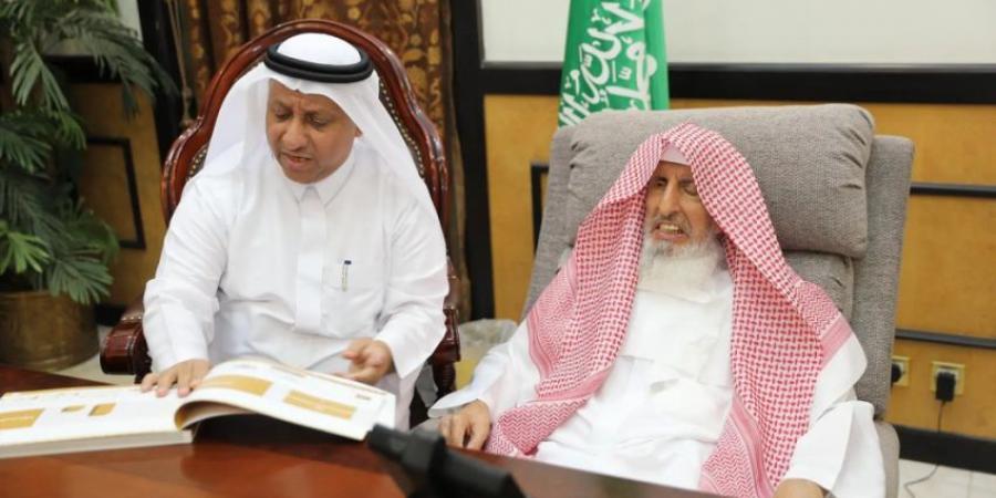 مفتي عام المملكة يتسلم التقرير النصف سنوي لإدارة العلاقات العامة والإعلام برئاسة الإفتاء لعام 2025 - الكويت الاخباري