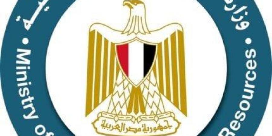 مصرع شخصين وإنقاذ 24 آخرين في غرق حفار بترول بالبحر الأحمر - الكويت الاخباري