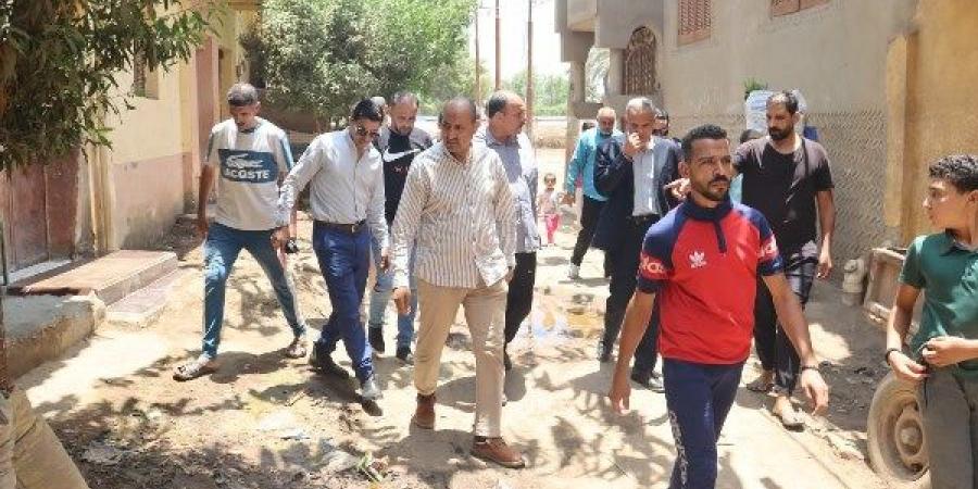 أهالي منشأة حيدر ببني سويف يشكون من تسريب مياه مجهولة المصدر ببعض الشوارع - الكويت الاخباري