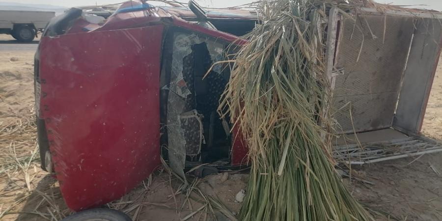 جثة و21 مصابا.. ننشر أسماء ضحايا حادث انقلاب سيارة ربع نقل أعلى محور ديروط بأسيوط - الكويت الاخباري