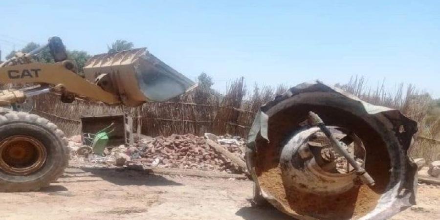 أسوان تبدأ في رفع كفاءة 25 كم بالطريق الصحراوي لضمان سلامة المواطنين - الكويت الاخباري
