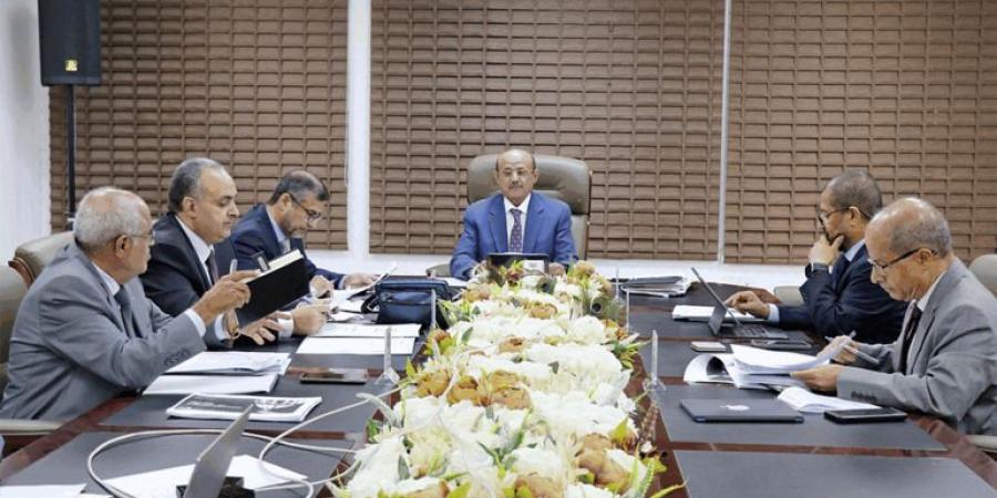 مزادات متكررة لبيع الدولار تفشل في كبح تدهور الريال اليمني - الكويت الاخباري