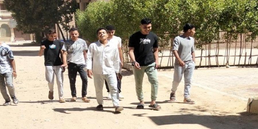 امتحان الجغرافيا جاء سهلاً.. ارتياح بين طلاب الثانوية الأزهرية بالفيوم - الكويت الاخباري