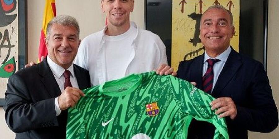 برشلونة يعلن تجديد عقد البولندى تشيزنى - الكويت الاخباري