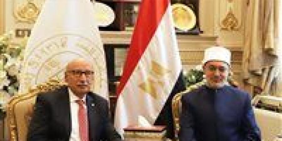 مفتي الجمهورية يهنئ رئيس محكمة النقض بتوليه مهام منصبه الجديد - الكويت الاخباري