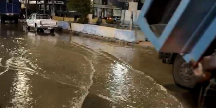 الشارع بقي ترعة.. كسر في خط مياه شرب بحي ثالث مدينة الإسماعيلية - الكويت الاخباري