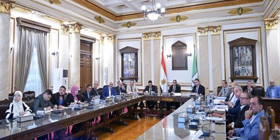 رئيس جامعة القاهرة يترأس اجتماعًا لمتابعة المشروعات الإنشائية - الكويت الاخباري