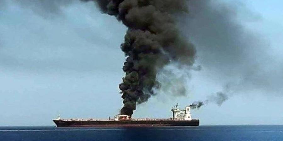 تضرر سفينة بعد تعرضها لهجوم بخمس قذائف صاروخية على بعد 51 ميلا بحريا غربي الحديدة - الكويت الاخباري