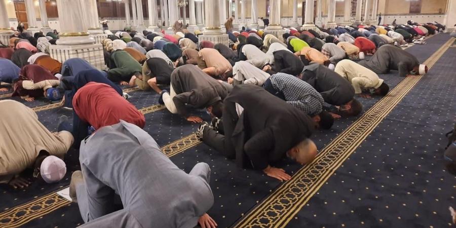 قول الشرع فى خروج المأموم من صلاة الجماعة ليصلي منفردًا #دين وحياة #دار الإفتاء - الكويت الاخباري