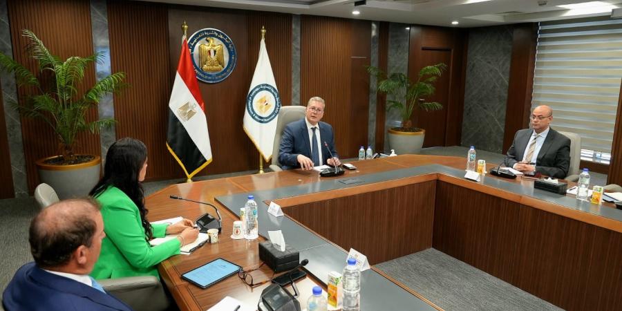 وزير البترول: مشروعات مسح جوي لتحديد الإمكانات التعدينية في مصر - الكويت الاخباري